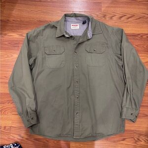 Wrangler button down cotton shirt